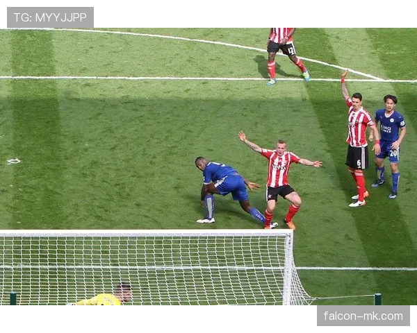 阿贾克斯创新进攻战术显成效，球队状态回升重燃胜利希望