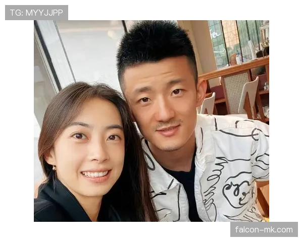 谌龙私底下竟然这么“瘦金体”，和赛场上那个猛禽完全两个人…