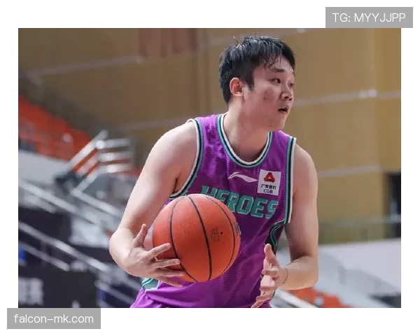 比尔·拉塞尔防守锁定篮下效率远超同侪成球队防守核心